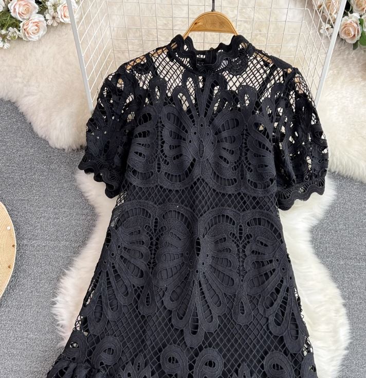 Rochie Ophelia neagra din dantela brodata