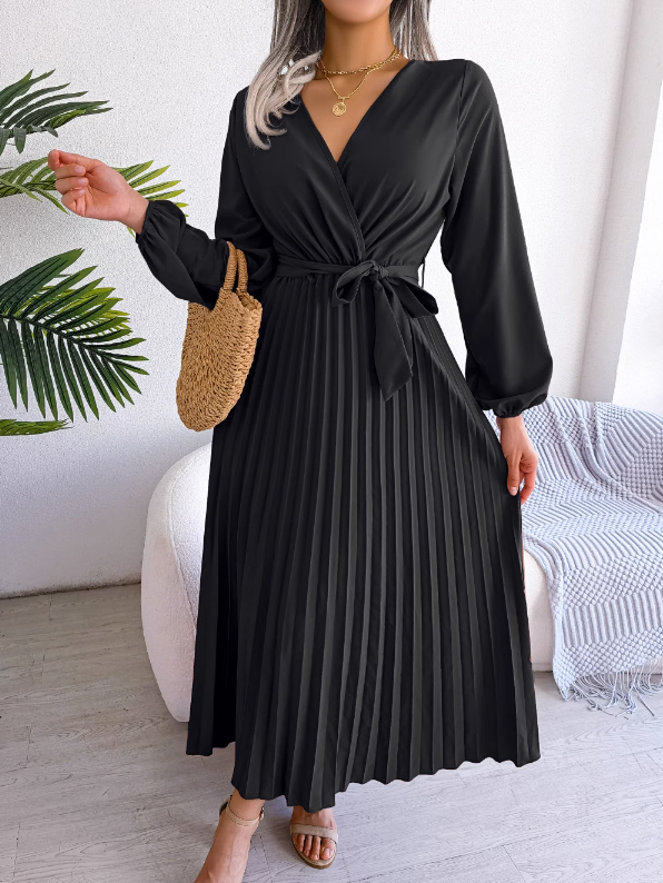 Rochie Mirida neagra cu pliuri si cordon accesorizat