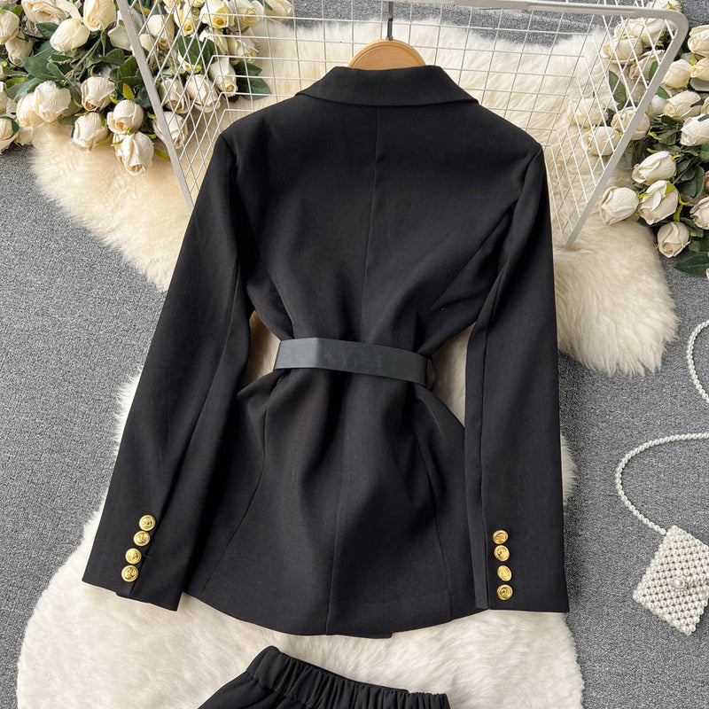 Set Nereida compus din sacou si pantaloni scurti