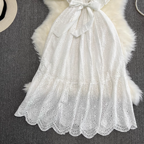 Rochie Freance alb din dantela brodata accesorizata cu volanase