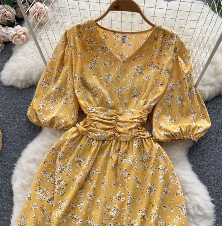 Rochie Gershon galbena cu imprimeu floral si decolteu in V