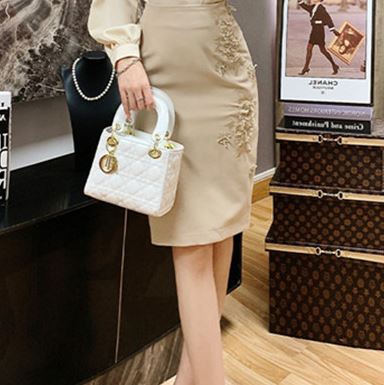 Set Norah format din fusta tip creion si bluza cu detalii florale brodate