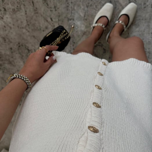 Rochie Kira din tricot cu inchidere prin nasturi