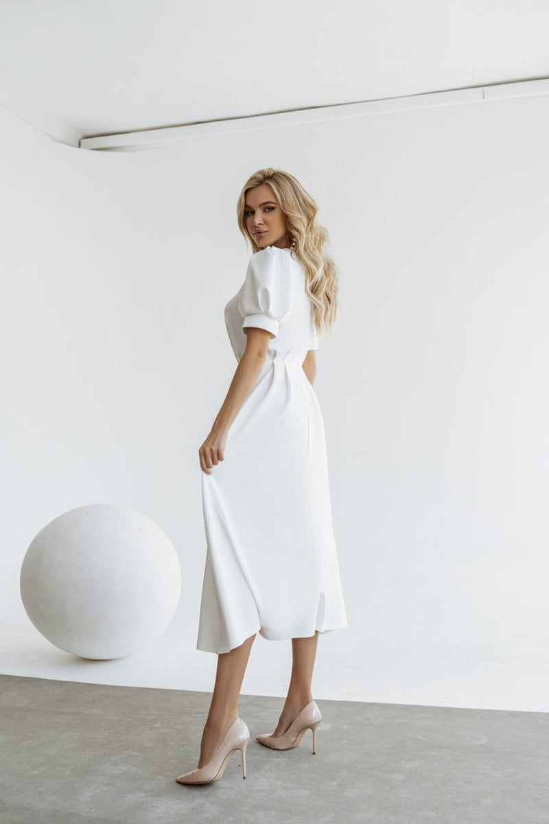 Rochie Afra alba cu nasturi tip perle si maneci bufante