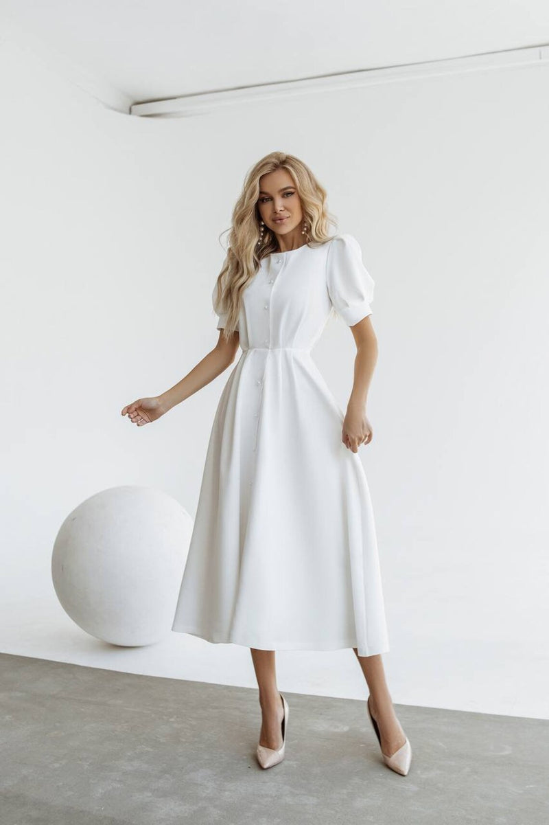 Rochie Afra alba cu nasturi tip perle si maneci bufante