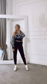 Set Amissa negru compus din pantaloni, top si jerseu cu fermoar