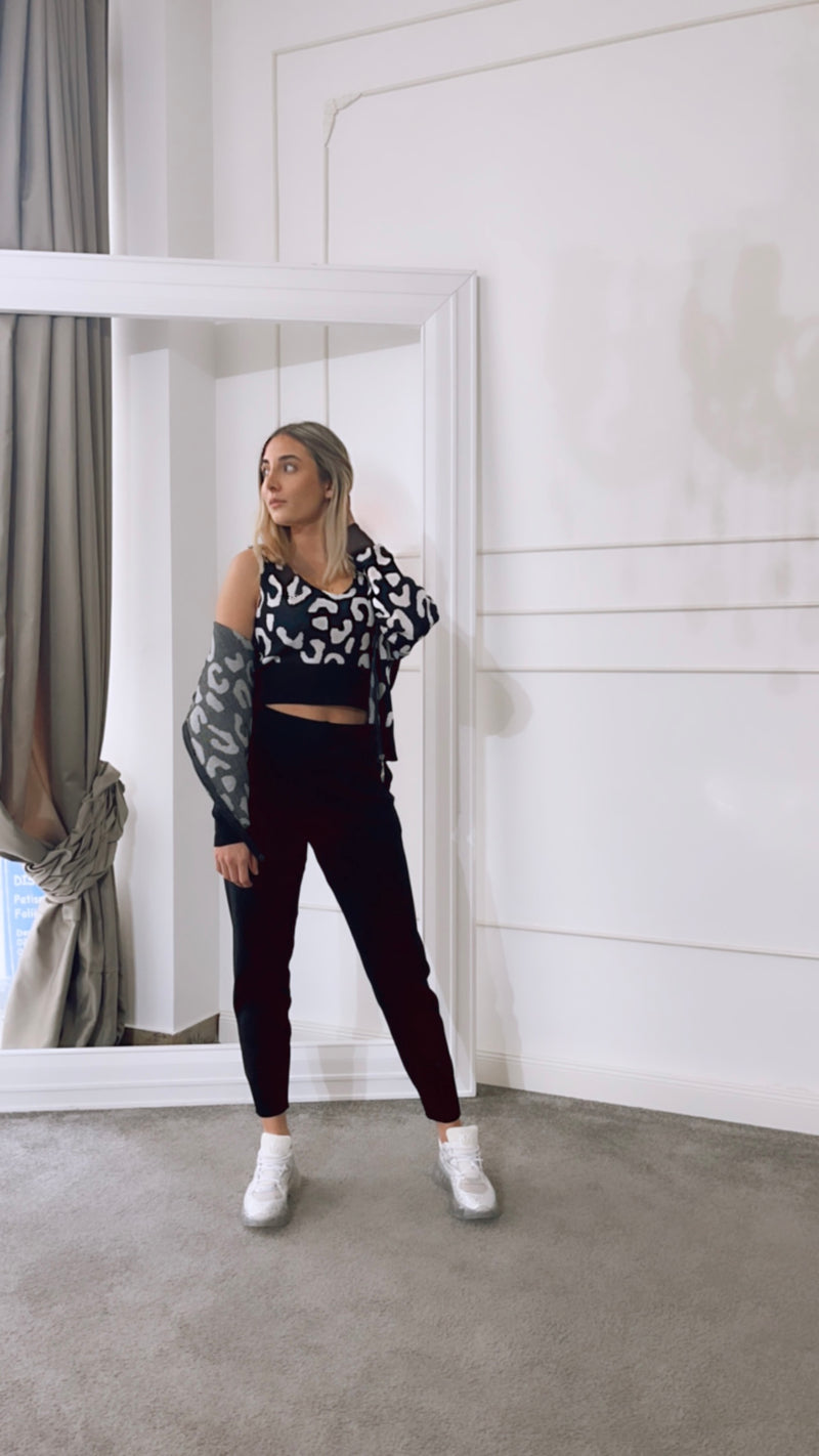 Set Amissa negru compus din pantaloni, top si jerseu cu fermoar