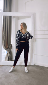 Set Amissa negru compus din pantaloni, top si jerseu cu fermoar