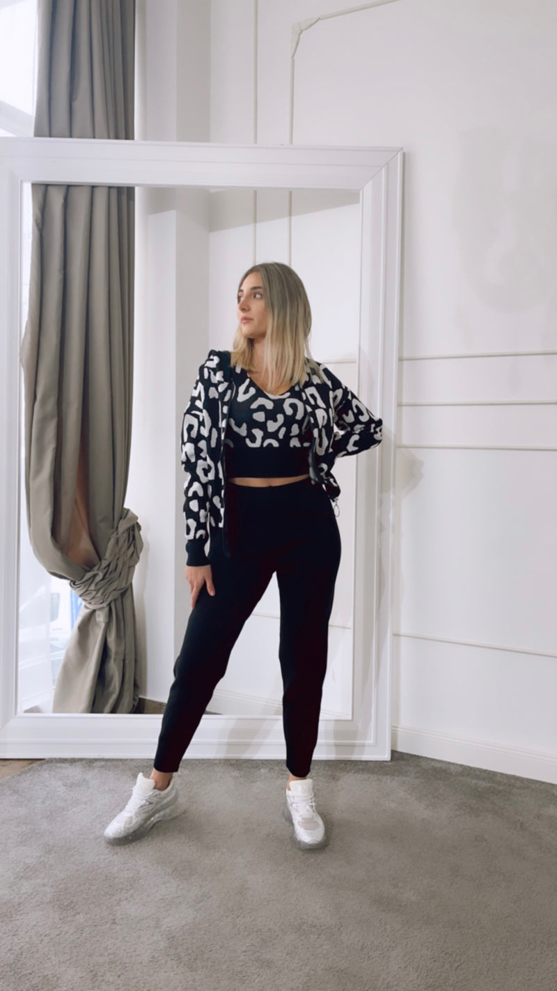 Set Amissa negru compus din pantaloni, top si jerseu cu fermoar