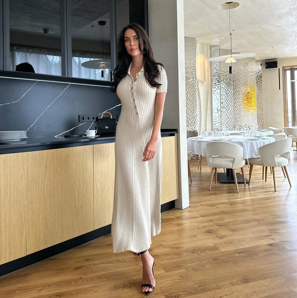 Rochie Ella alba cu guler polo din tricot reiat