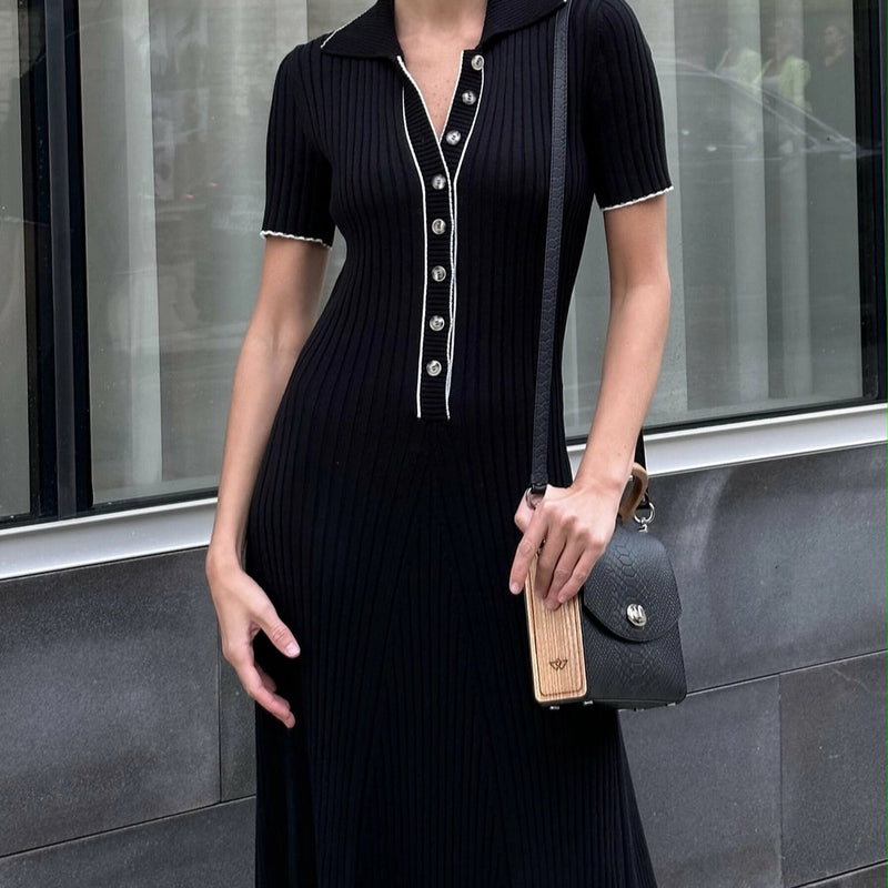 Rochie Ella neagra cu guler polo din tricot reiat