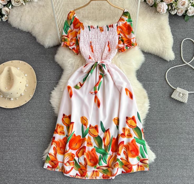 Rochie Lanna alba cu decolteu patrat si imprimeu floral