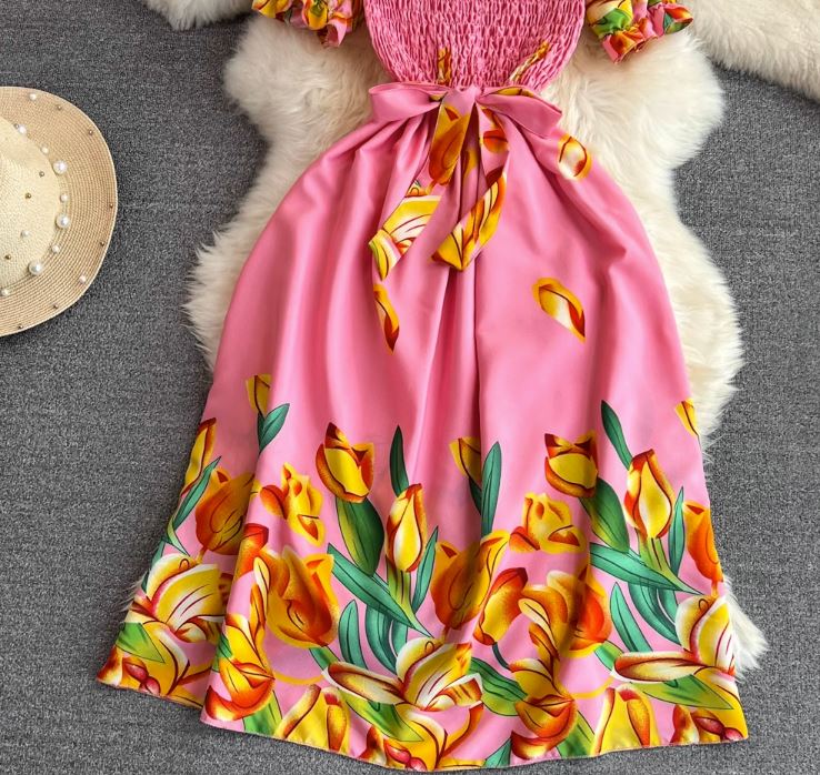 Rochie Lanna roz deschis cu decolteu patrat si imprimeu floral