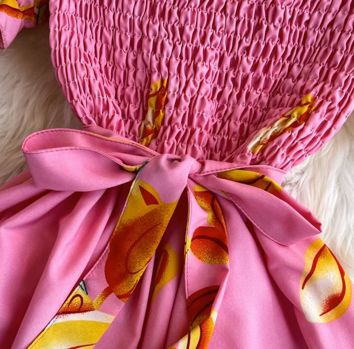 Rochie Lanna roz deschis cu decolteu patrat si imprimeu floral