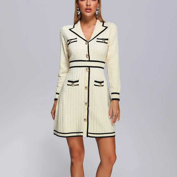 Rochie Clarissa crem din tricot cu decolteu in V si nasturi functionali