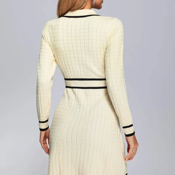 Rochie Clarissa crem din tricot cu decolteu in V si nasturi functionali