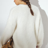 Pulover Benilde alb pufos