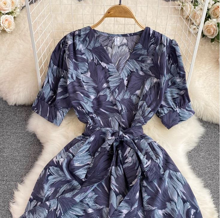 Rochie Onissia gri cu imprimeu si cordon accesorizat