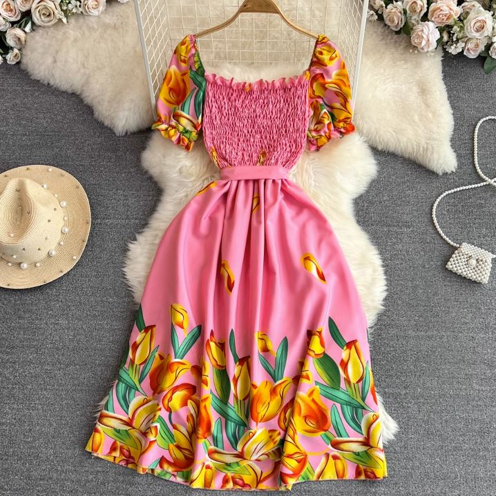 Rochie Lanna roz deschis cu decolteu patrat si imprimeu floral
