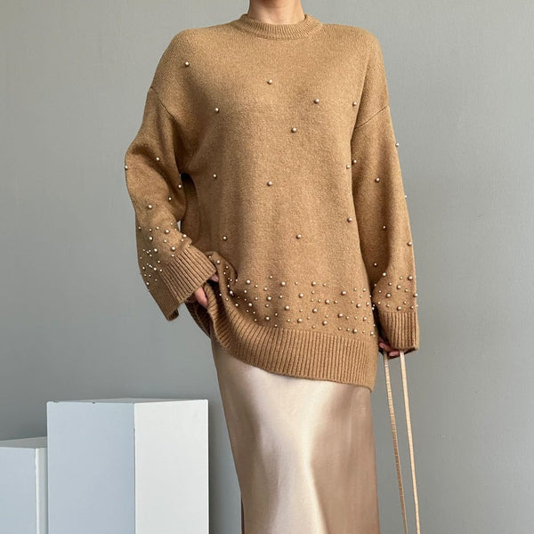 Pulover Oceane maro din tricot accesorizat cu perle