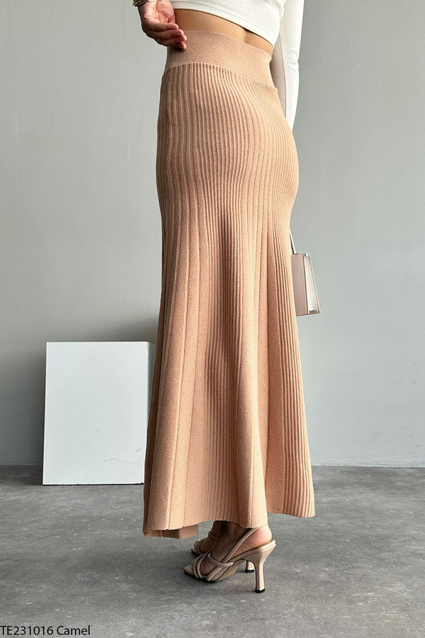 Fusta lunga Leandre bej confectionata din tricot reiat
