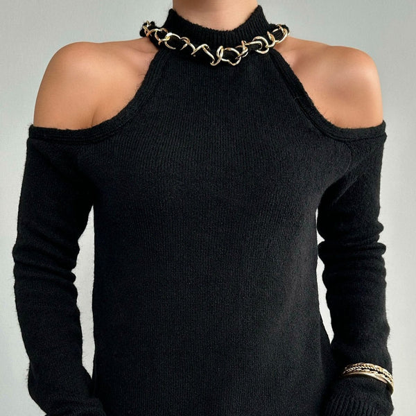 Bluza Coralie neagra cu decupaje la umeri si lant la gat