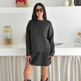 Set tricotat Lirra - compus din bluza si fusta cu pliuri