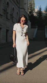 Rochie Ella alba cu guler polo din tricot reiat