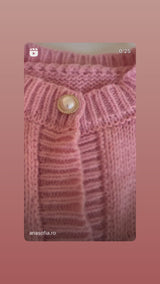 Jerseu tricotat Albertine roz cu nasturi eleganti si detalii florale