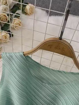 Set Pliria compus din top si pantaloni lungi plisati, curea inclusa