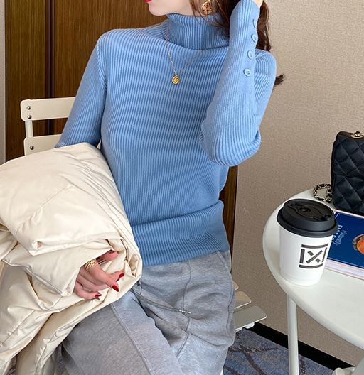 Bluza Raella albastra din tricot reiat cu nasturi la mansete