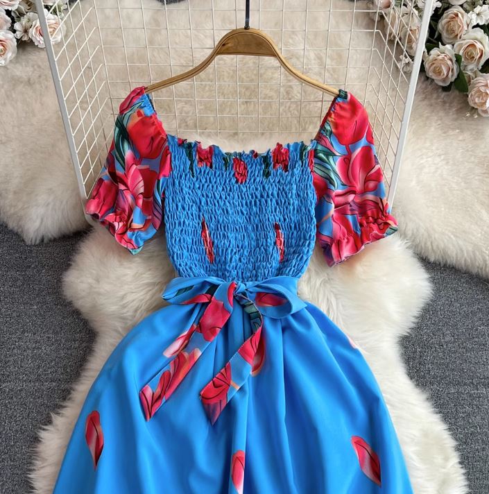 Rochie Lanna  albastra cu decolteu patrat si imprimeu floral