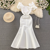 Rochie Enyta alba cu croi mulat si flori 3D pe umeri