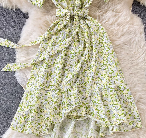 Rochie Mey galbena cu imprimeu floral si decolteu in V