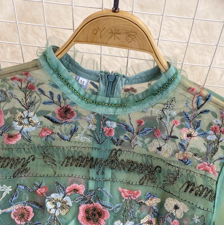 Rochie Laila verde cu broderie florala