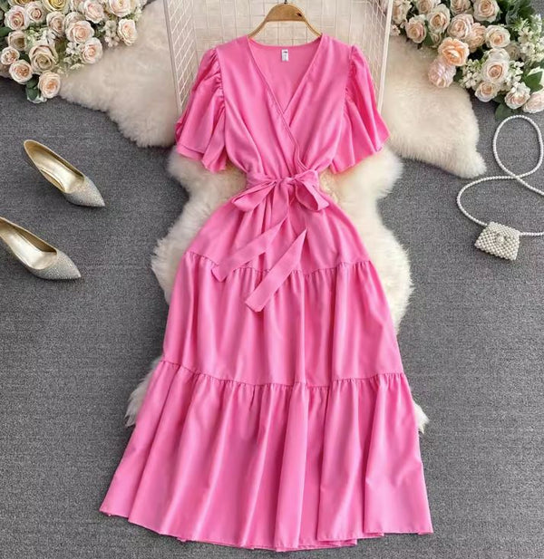 Rochie Midara roz cu decolteu in V si cordon accesorizat