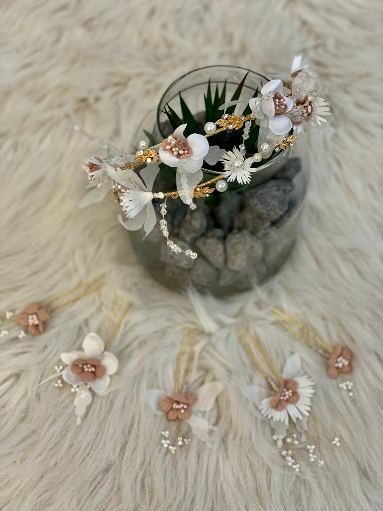 Set accesorii de par bentita si 5 agrafe cu flori si perle