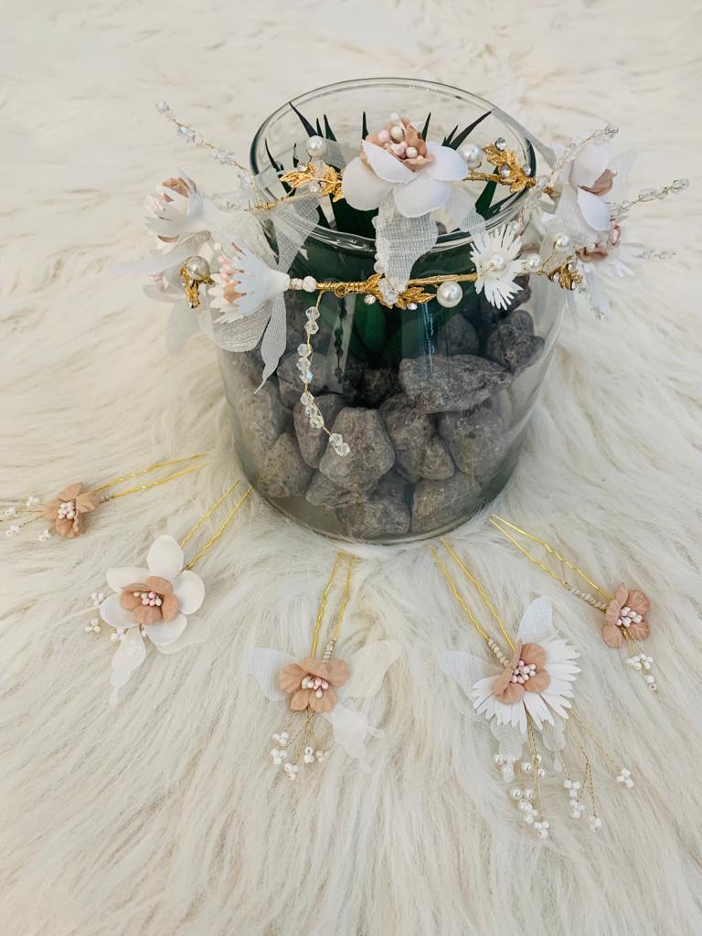 Set accesorii de par bentita si 5 agrafe cu flori si perle