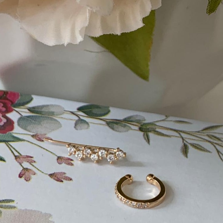 Ornament pentru ureche cu pietre strass