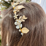 Diadema aurie stil baroc, cu frunze, floricele, strassuri si perle
