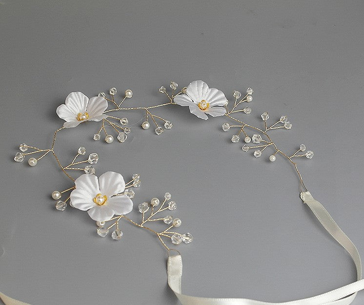 Diadema eleganta cu flori si perle