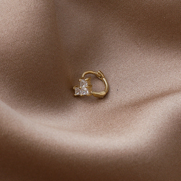 Ornament pentru ureche cu piatra in forma de inima, cu zircon stralucitor