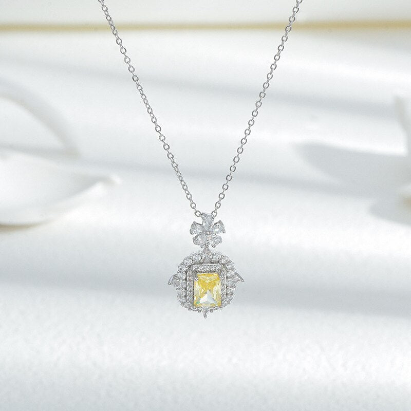 Lantisor cu pandantiv dreptunghiular si cristal galben