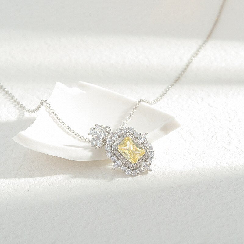 Lantisor cu pandantiv dreptunghiular si cristal galben