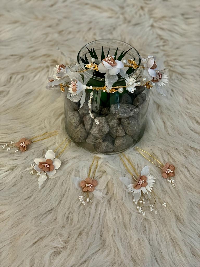 Set accesorii de par bentita si 5 agrafe cu flori si perle