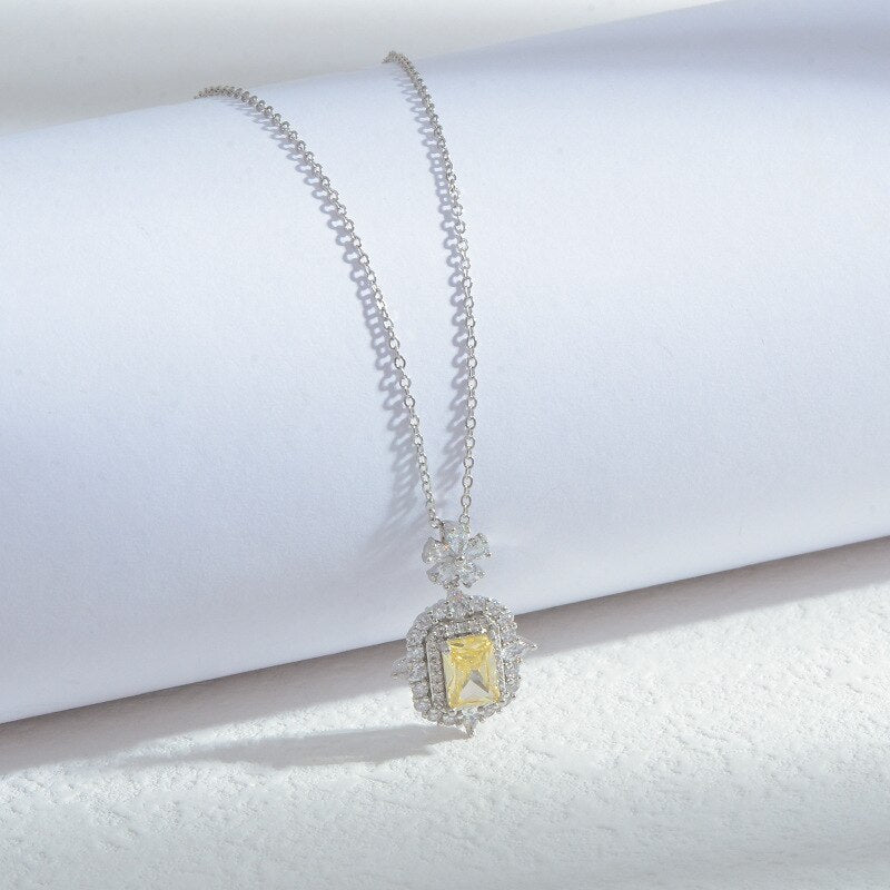 Lantisor cu pandantiv dreptunghiular si cristal galben