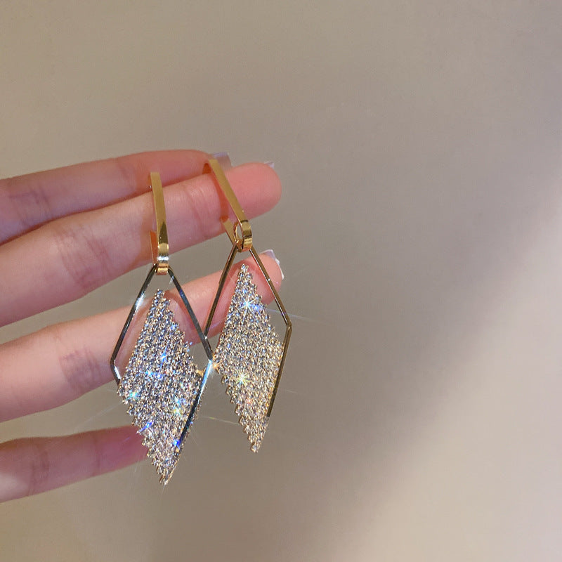 Cercei cu pietre strass in forma de romb, ace de argint