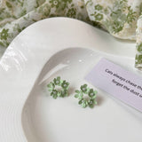 Cercei geometrici mici verde mint cu flori si perle