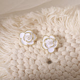 Cercei eleganti in forma de floare  alba, ace de argint S925