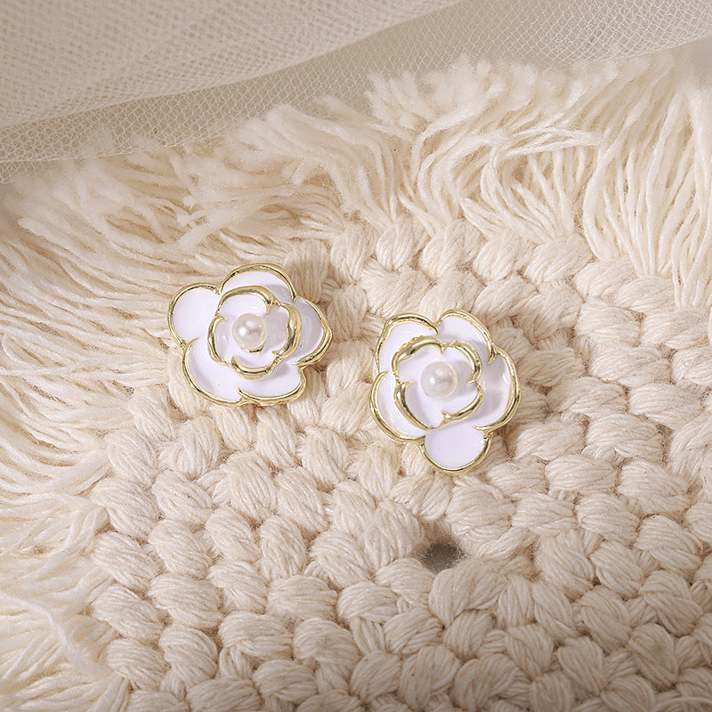 Cercei eleganti in forma de floare  alba, ace de argint S925